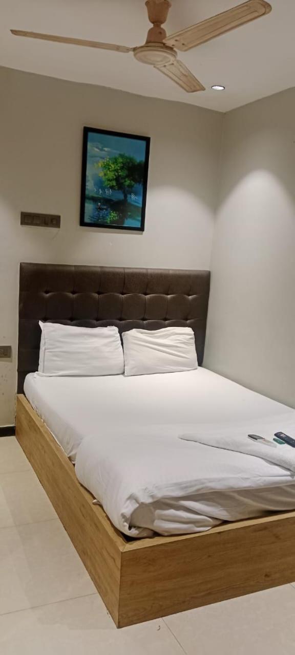 מומביי Hotel Sunrise Residency מראה חיצוני תמונה