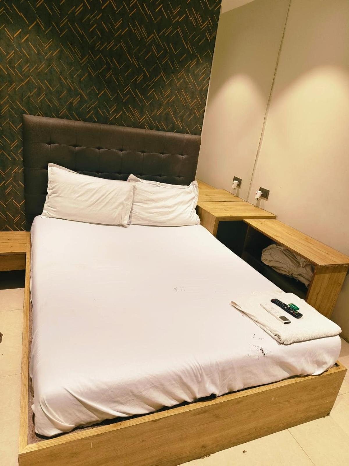 מומביי Hotel Sunrise Residency מראה חיצוני תמונה