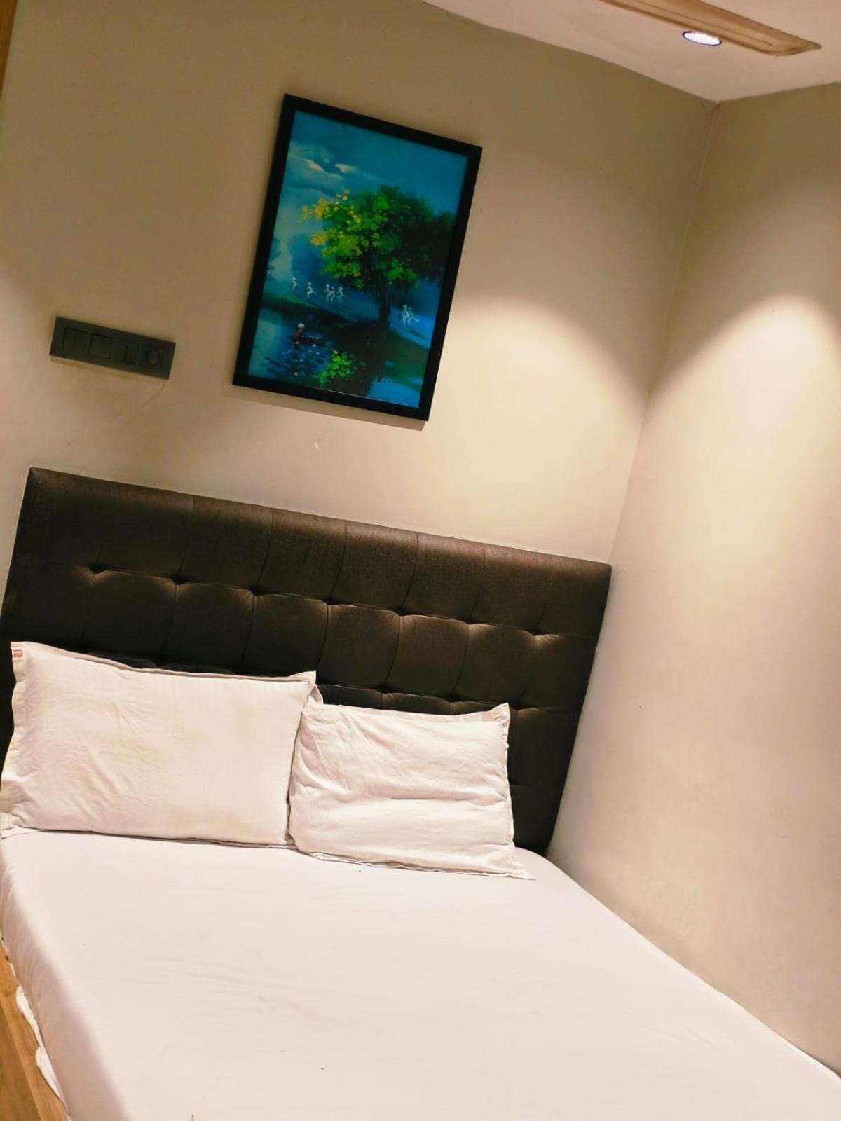 מומביי Hotel Sunrise Residency מראה חיצוני תמונה